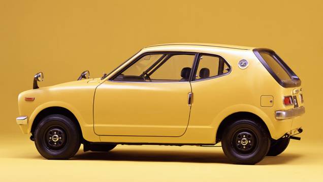 Honda Z (1970-1972):Hoje tão corriqueiros, os hatches ainda eram uma raridade em 1970, quando o AZ trouxe essa solução. Abria-se apenas o vidro traseiro para acessar seu "porta-mini-malas". | <a href="https://quatrorodas.abril.com.br/galerias/especiais/" rel="migration"></a>