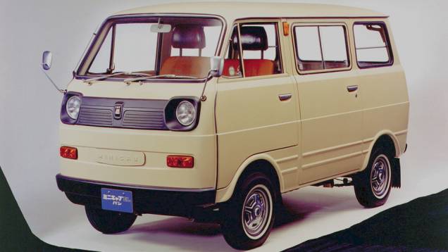 Mitsubishi Minicab (1966-):Hoje ele tem propulsão elétrica de ponta, mas há 48 anos era com motor de 360 cm³ e 20 cv que ele levava carga em sua caçambinha. Em 1972 surgiu a versão furgão.| <a href="https://quatrorodas.abril.com.br/galerias/especiais/ga" rel="migration"></a>