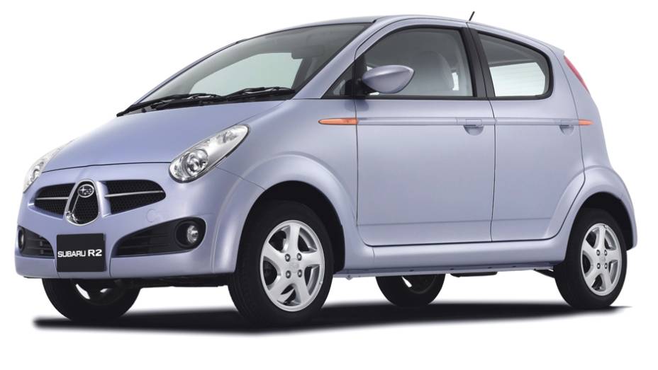 Subaru R2 (2003-2010):Exemplo de como os kei hoje tendem para o estilo monovolume. Seu quatro-cilindros era em linha, não o típico boxer da marca. Teve versão de dois lugares batizada de R1.| <a href="https://quatrorodas.abril.com.br/galerias/especiais/" rel="migration"></a>