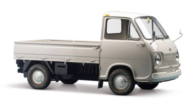 Subaru Sambar (1961-):Há mais de meio século, o mini-utilitário samba miudinho para levar cargas como van ou, desde 1966, picape. Hoje divide o projeto com o Daihatsu Hijet.| <a href="http://quatrorodas.abril.com.br/galerias/especiais/galeria-kei-jidos" rel="migration"></a>