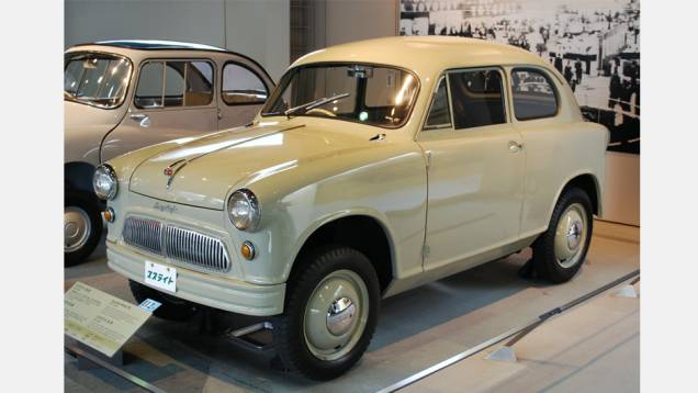 Suzulight (1955-1969)Marca de carros kei da Suzuki até 1967, ela começou com o SS (sedã), SL (proto-hatch da foto) e SP (picape). Em 1959 ganhou traços bem parecidos com o Mini inglês. | <a href="http://quatrorodas.abril.com.br/galerias/especiais/galer" rel="migration"></a>