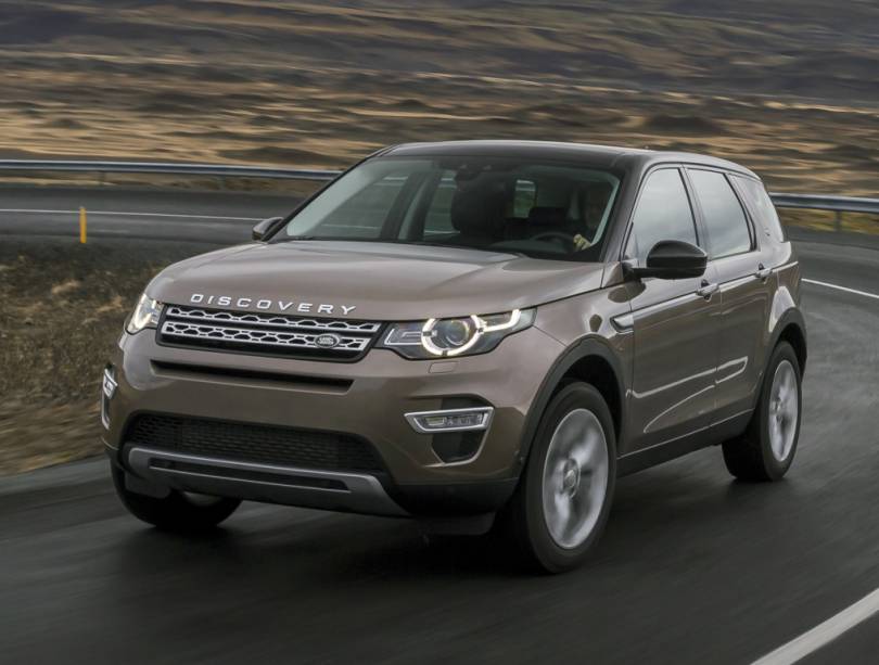 <strong>Land Rover Discovery Sport</strong> – Substituto do Freelander, <a href="https://quatrorodas.abril.com.br/materia/discovery-sport-diesel-927143" rel="o Discovery Sport chegou ao Brasil no início de 2015" target="_blank">o Discovery Sport chegou ao Brasil no início de 2015</a>. Disponível inicialmente com motor 2.0 turbo, ganhou também um 2.2 turbo diesel de 190 cv. 