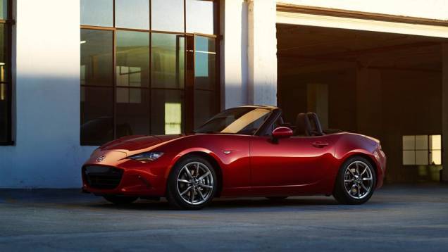 Mazda MX-5 2015 chega aos Estados Unidos | <a href="https://quatrorodas.abril.com.br/noticias/saloes/losangeles-2014/mazda-mx-5-chega-aos-estados-unidos-816114.shtml" rel="migration">Leia mais</a>