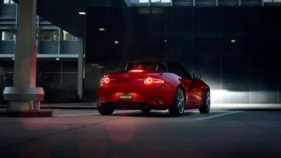 Mazda MX-5 2015 chega aos Estados Unidos | <a href="https://quatrorodas.abril.com.br/noticias/saloes/losangeles-2014/mazda-mx-5-chega-aos-estados-unidos-816114.shtml" rel="migration">Leia mais</a>