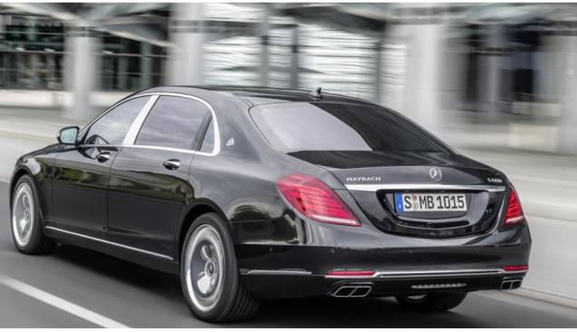 Traseira apresenta a inscrição "Maybach" e escapamentos duplos | <a href="https://quatrorodas.abril.com.br/noticias/saloes/losangeles-2014/mercedes-mostra-maybach-classe-s-los-angeles-816139.shtml" rel="migration">Leia mais</a>