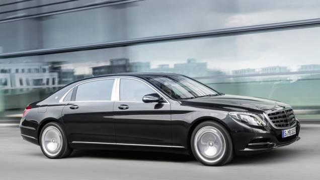 Sedã de luxo mede 5,44m, com 3,36m na distância entre-eixos | <a href="https://quatrorodas.abril.com.br/noticias/saloes/losangeles-2014/mercedes-mostra-maybach-classe-s-los-angeles-816139.shtml" rel="migration">Leia mais</a>