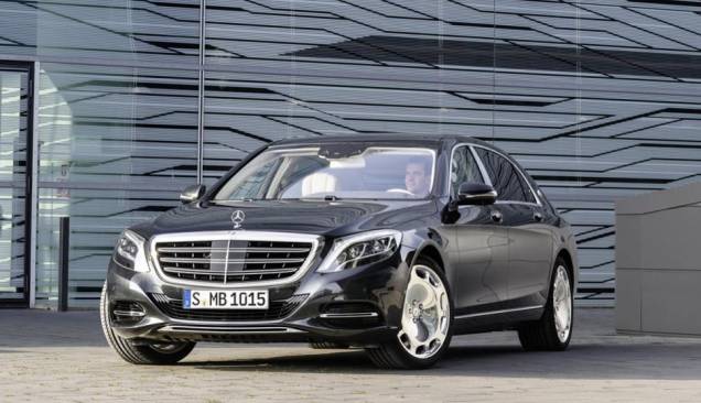 Marca retomou a sua identidade com o tradicional emblema sobre o capô | <a href="https://quatrorodas.abril.com.br/noticias/saloes/losangeles-2014/mercedes-mostra-maybach-classe-s-los-angeles-816139.shtml" rel="migration">Leia mais</a>