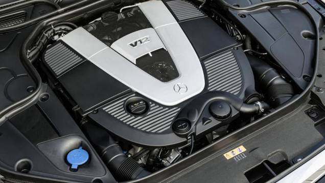 Modelo é equipado com o potente motor V12 6.0 de 530 cv | <a href="https://quatrorodas.abril.com.br/noticias/saloes/losangeles-2014/mercedes-mostra-maybach-classe-s-los-angeles-816139.shtml" rel="migration">Leia mais</a> Modelo é equipado com o potente motor V12 6.0 de 530 cv | <a href="https://quatrorodas.abril.com.br/noticias/saloes/losangeles-2014/mercedes-mostra-maybach-classe-s-los-angeles-816139.shtml" rel="migration">Leia mais</a>