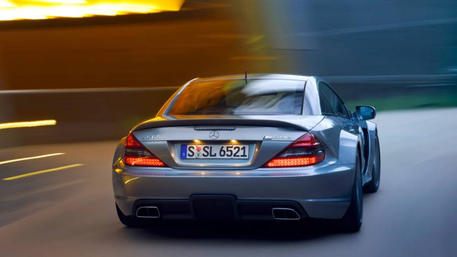 2008 - O SL63 AMG oferecia 525 cv, ao passo que o SL65 tinha 612 cv. O câmbio era de sete e cinco velocidades, respectivamente. Outra novidade era o ESP de três estágios