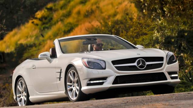 2012 - Num recorde de agilidade, a Mercedes apresentou uma geração 100% nova do SL. O destaque era a primeira carroceria de alumínio num Mercedes de produção, 110 kg mais leve que a anterior 2012 - Num recorde de agilidade, a Mercedes apresentou uma geração 100% nova do SL. O destaque era a primeira carroceria de alumínio num Mercedes de produção, 110 kg mais leve que a anterior