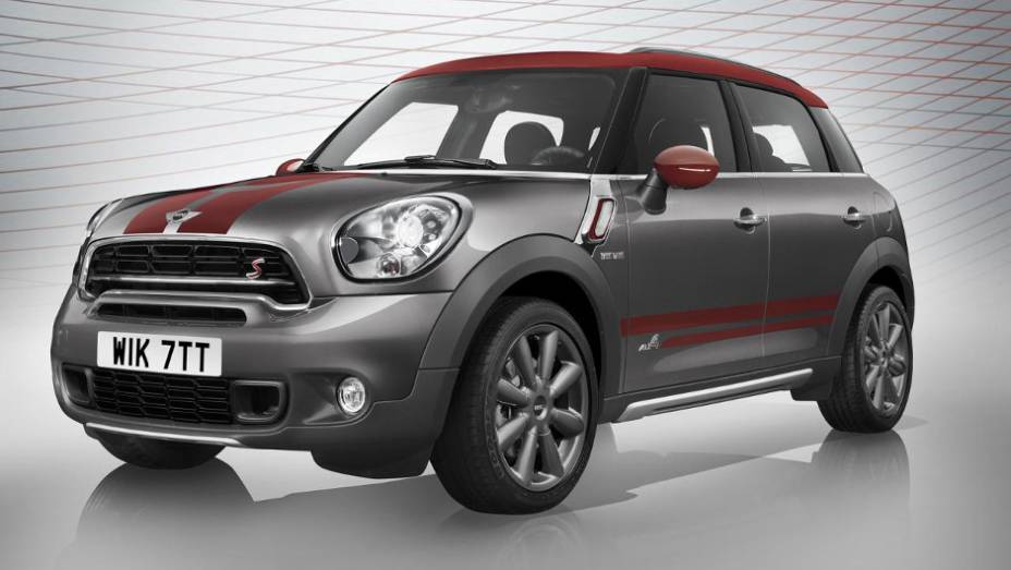 Subcompacto traz carroceria com pintura metálica em cinza com detalhes vermelhos | <a href="https://quatrorodas.abril.com.br/noticias/saloes/genebra-2015/mini-mostra-countryman-park-lane-842960.shtml" rel="migration">Leia mais</a>