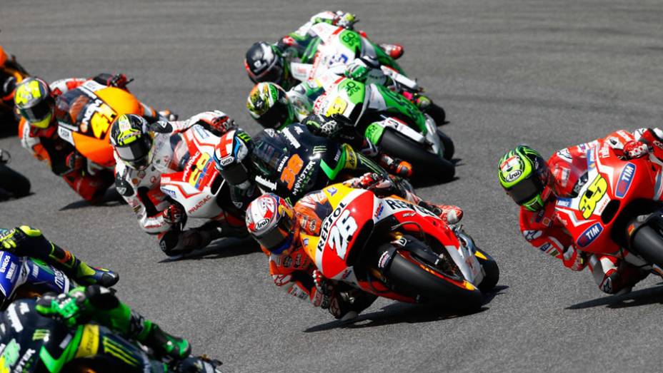 Primeira volta com várias disputas em Mugello | <a href="https://quatrorodas.abril.com.br/moto/noticias/marquez-bate-lorenzo-briga-acirrada-garante-sexta-vitoria-784758.shtml" rel="migration">Leia mais</a>