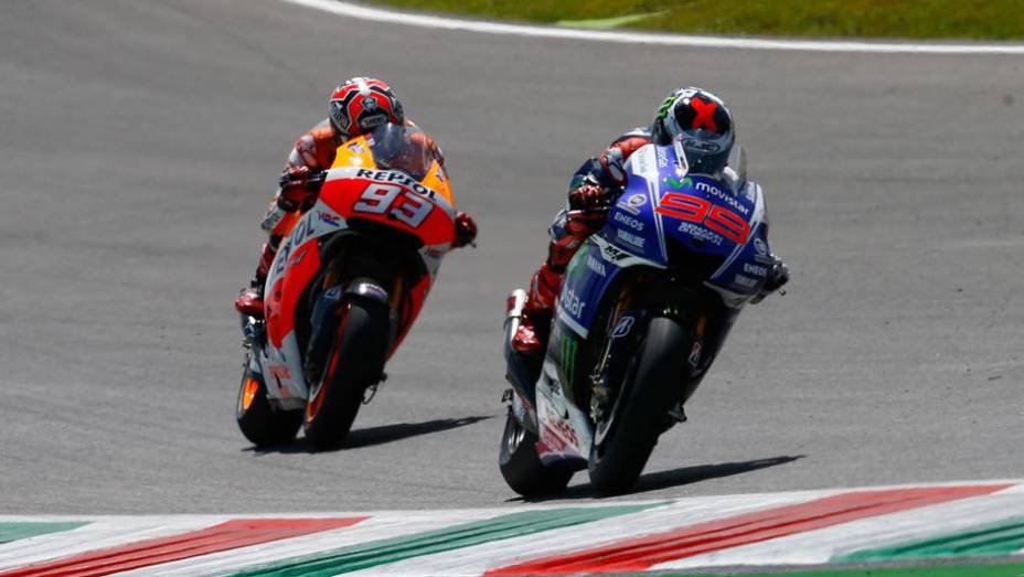 Duelo de Jorge Lorenzo e Marc Márquez pela vitória foi intenso | <a href="https://quatrorodas.abril.com.br/moto/noticias/marquez-bate-lorenzo-briga-acirrada-garante-sexta-vitoria-784758.shtml" rel="migration">Leia mais</a>