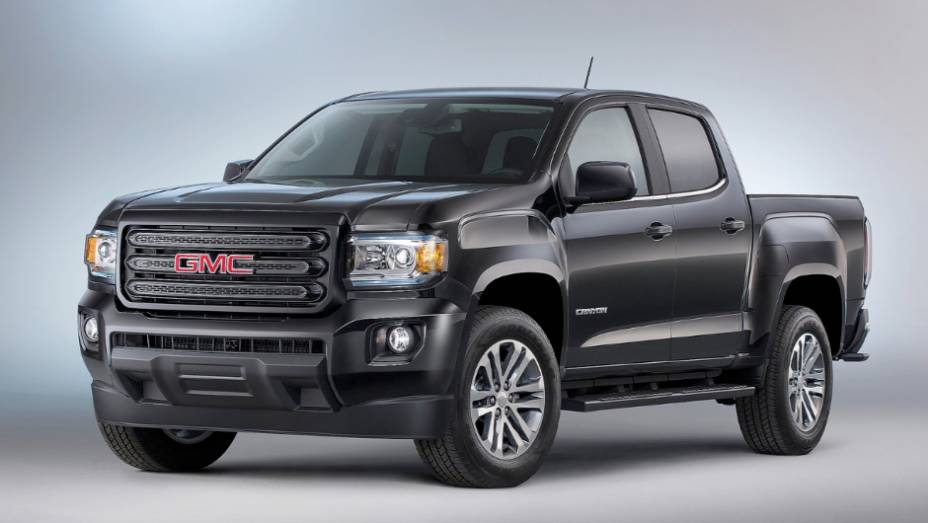 10) GMC Canyon Nightfall Edition - Toda negra até na grade e nos estribos, a exemplo da Silverado Midnight Edition, essa série especial é oferecida com tração 4X2 ou 4X4. Vem com ar condicionado automático