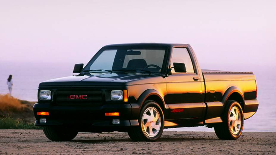 12) GMC Syclone (1991) - Com seu V6 turbinado de 4.3 litros e 280 cv, tração integral e câmbio automático, ela ventava de 0 a 96 km/h em 5,3 segundos e chegou a vencer a Ferrari 348 num teste da época