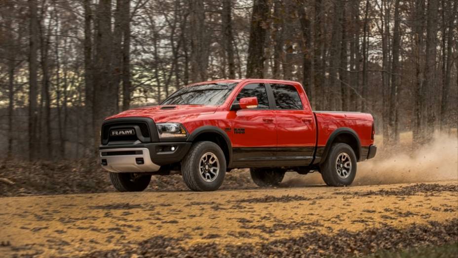 15) Ram 1500 Rebel - Equipada com um V6 de 3.6 litros e 305 cv ou um V8 Hemi de 5.7 litros e 395 cv, ela é a resposta da Chrysler à Raptor. A tração pode ser integral e o câmbio é automático de oito velocidades