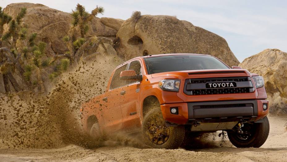 17) Toyota Tundra TRD Pro Series - A sigla TRD significa Toyota Racing Development, o braço competitivo da marca japonesa. Daí a suspensão retrabalhada para tirar melhor proveito do V8 de 5.7 litros e 381 cv