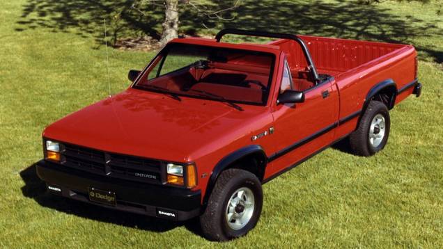 3) Dodge Dakota Convertible (1989-1991) - Pode não ter sido um sucesso, mas segue sendo uma proposta inusitada. A picape era transformada pela American Sunroof Company. Depois viria a retrô Chevrolet SSR