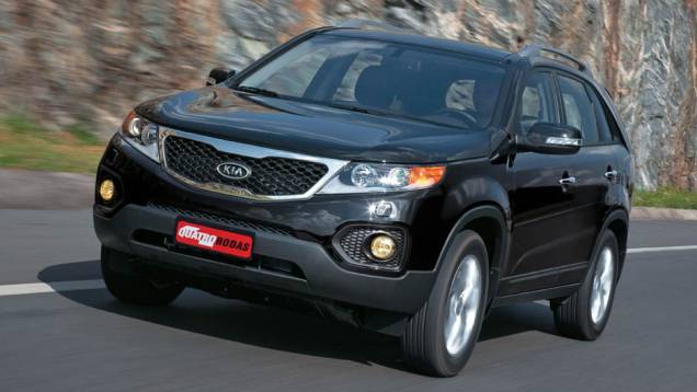 Kia Sorento (gasolina): consumo urbano 6,9 km/l | consumo rodoviário 7,9 km/l | <a href="https://quatrorodas.abril.com.br/noticias/sustentabilidade/inmetro-revela-novidades-2013-lista-mais-economicos-730387.shtml" rel="migration">Leia mais</a>