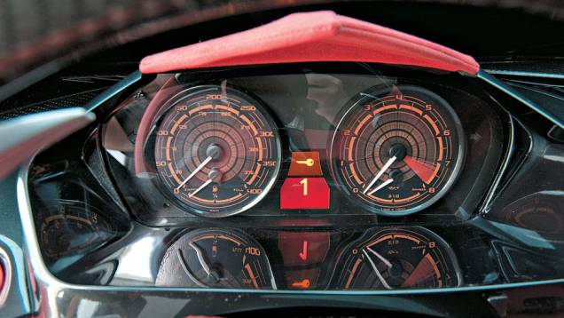 Velocímetro vai até 400 km/h Velocímetro vai até 400 km/h