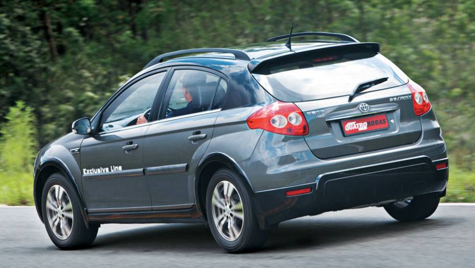 Aspecto aventureiro acompanha suspensão mais alta em 52 mm Aspecto aventureiro acompanha suspensão mais alta em 52 mm