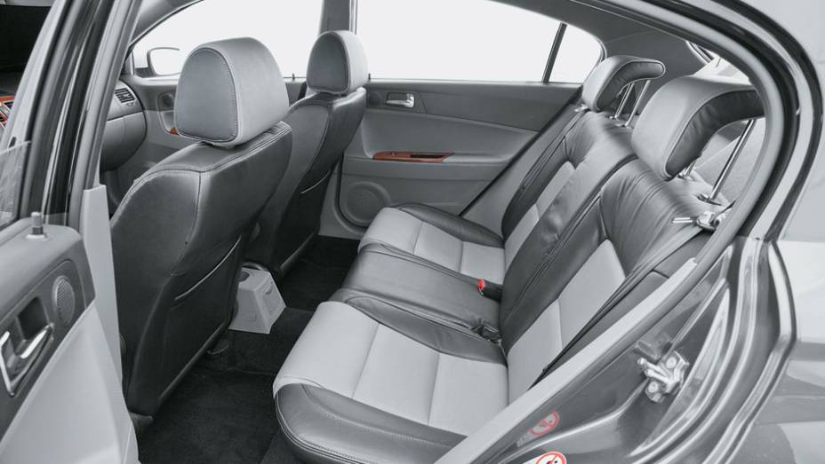 ... bom espaço para os passageiros atrás ... bom espaço para os passageiros atrás