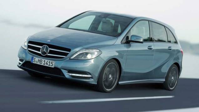 Mercedes-Benz Classe B: mais esportiva do que familiar, a minivan chega ao Brasil custando a partir de R$ 115 mil | <a href="https://quatrorodas.abril.com.br/salao-do-automovel/2012/carros/b180-703955.shtml" target="_blank" rel="migration">Leia mais</a> Mercedes-Benz Classe B: mais esportiva do que familiar, a minivan chega ao Brasil custando a partir de R$ 115 mil | <a href="https://quatrorodas.abril.com.br/salao-do-automovel/2012/carros/b180-703955.shtml" target="_blank" rel="migration">Leia mais</a>