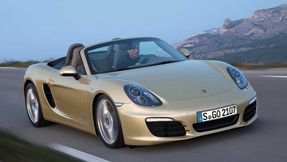 Porsche Boxster S: o motor 2.7 despeja 265 cv no asfalto, que o levam aos 277 km/h | <a href="https://quatrorodas.abril.com.br/salao-do-automovel/2012/carros/boxster-703924.shtml" target="_blank" rel="migration">Leia mais</a>