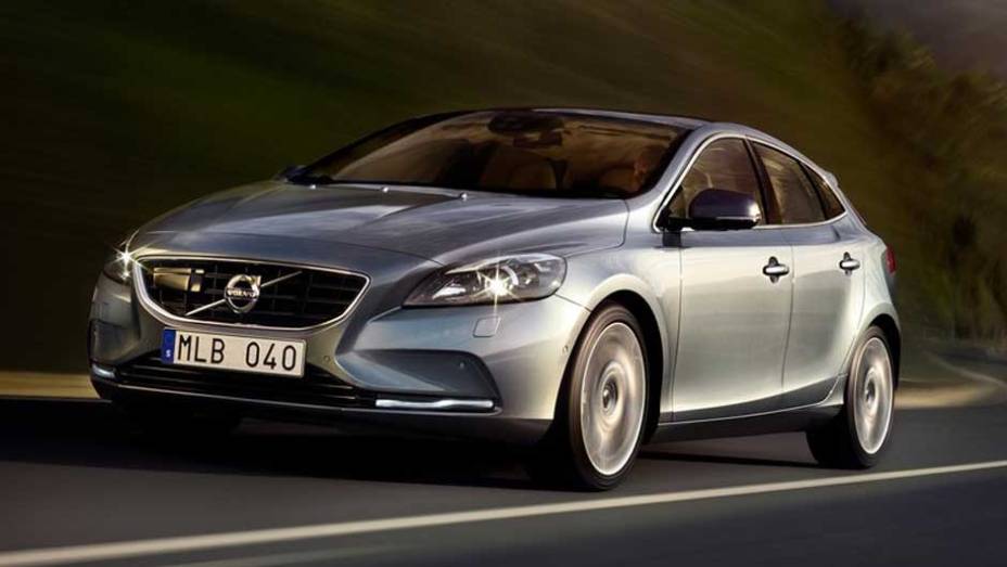 Volvo V40: seguro e bonito, o hatchback premium chega ao mercado brasileiro em 2013 | <a href="https://quatrorodas.abril.com.br/salao-do-automovel/2012/carros/v40-703905.shtml" target="_blank" rel="migration">Leia mais</a>