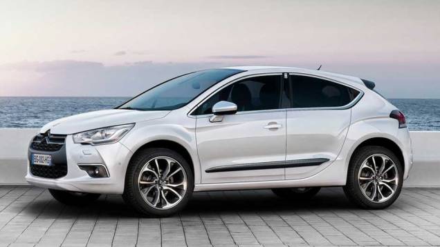 Citroën DS4: embora lembre bastante a nova geração do C4, o modelo chama atenção pelo requinte e pelo eficiente motor 1.6 THP | <a href="https://quatrorodas.abril.com.br/salao-do-automovel/2012/carros/ds4-703945.shtml" target="_blank" rel="migration">Leia mais</a> Citroën DS4: embora lembre bastante a nova geração do C4, o modelo chama atenção pelo requinte e pelo eficiente motor 1.6 THP | <a href="https://quatrorodas.abril.com.br/salao-do-automovel/2012/carros/ds4-703945.shtml" target="_blank" rel="migration">Leia mais</a>