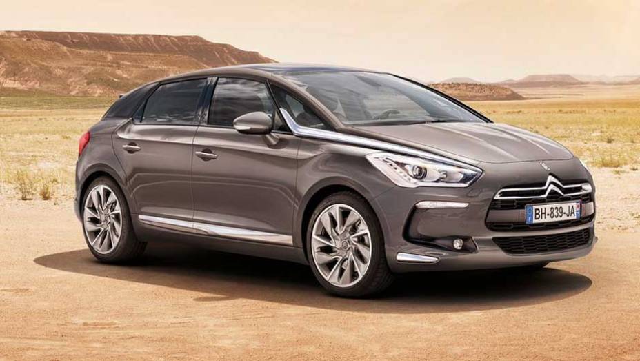 Citroën DS5: com estilo arrojado, ele é um perfeito exemplo de crossover, mesclando características de hatch, perua e até SUV | <a href="https://quatrorodas.abril.com.br/salao-do-automovel/2012/carros/ds5-703947.shtml" target="_blank" rel="migration">Leia mais</a>