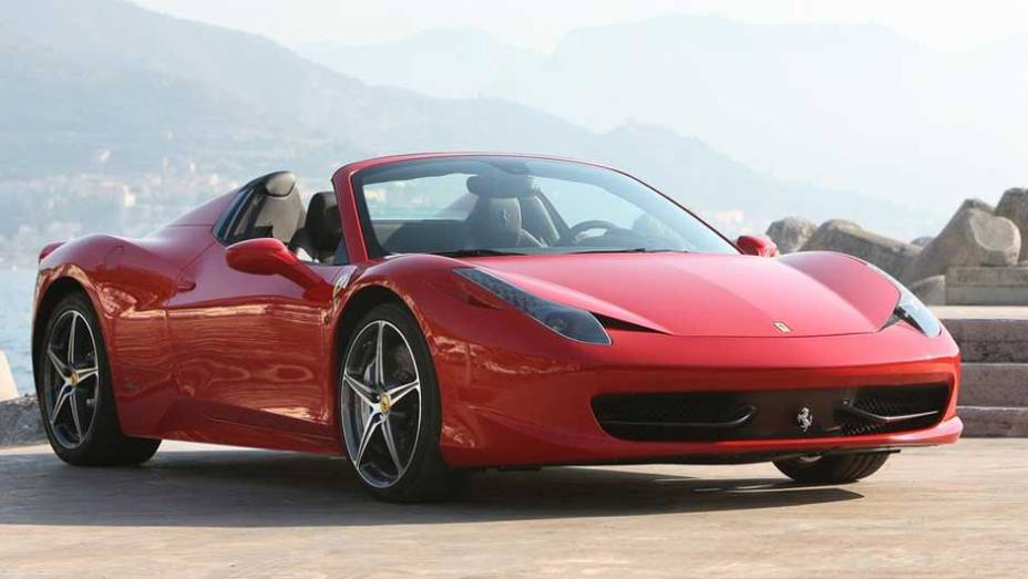 Ferrari 458 Italia: se a Via Italia, importadora oficial da marca de Maranello, não terá estande no Anhembi, a Fiat resolverá este problema com a versão Spider | <a href="https://quatrorodas.abril.com.br/salao-do-automovel/2012/noticias/estande-fiat-tera-f" rel="migration"></a>