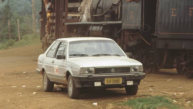 1984 - A versão de duas portas era exclusiva do mercado brasileiro. Ela ainda serviu de base para o conceito Tecno II, visto no Salão do Automóvel, com 16 válvulas e injeção eletrônica