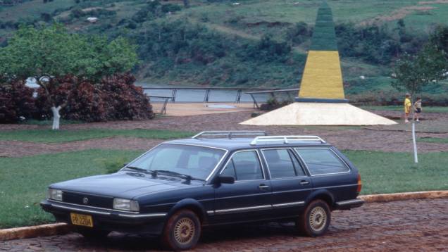1985 - Segunda perua nacional de cinco portas, atrás da Simca Jangada, surge a Quantum, com capacidade de até 795 litros para bagagem e tampa interna de porta-malas sanfonada