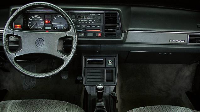1988 - O painel foi mantido, com novo volante. Ar condicionado, direção hidráulica e câmbio automático implicavam num acréscimo de 15% no valor do carro na versão GLS
