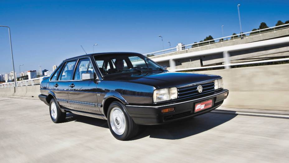 1990 - O Santana Executivo trouxe a injeção eletrônica estreada pelo Gol GTi e 125 cv. Vinha equipado com aerofólio, amortecedores pressurizados a gás e bancos Recaro. Só 5000 foram feitos