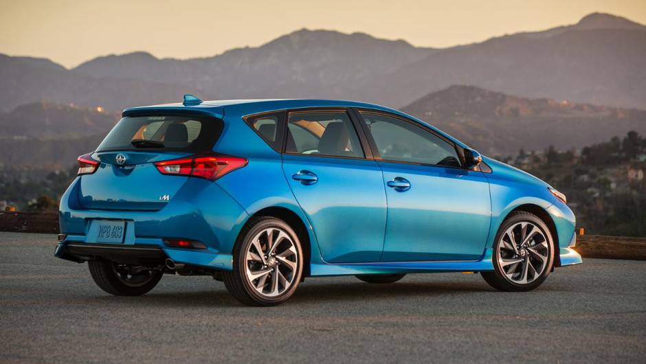 Transmiss&atilde;o &eacute; manual de seis velocidades ou CVTI de sete marchas como opcional | <a href="https://quatrorodas.abril.com.br/noticias/saloes/new-york-2015/scion-revela-im-versao-toyota-auris-eua-852403.shtml" rel="migration">Leia mais</a>