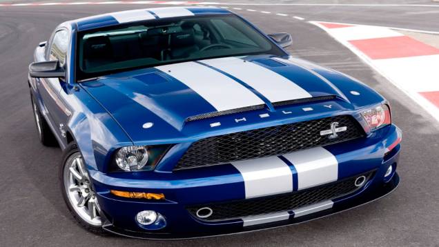 2008 - Shelby GT500KR - O KR significa "King of the Road", ou rei da estrada, homenagem aos Mustang clássicos com motor Cobra Jet. Traduzindo: um V8 de 5.4 litros de 540 cv, com compressor