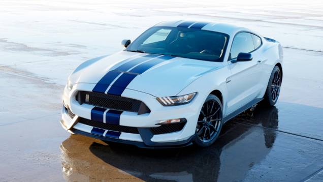 2016 - Shelby GT350 -Pela primeira vez desde os anos 60 o nome GT350 volta ao catálogo da Ford. Apresentado no último Salão de Detroit, ele é equipado com um V8 de 5.2 litros, ainda sem cavalaria divulgada