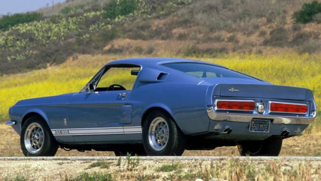 1967 - Shelby GT500 - Com lanternas retangulares inteiriças, a traseira foi o aspecto visual que mais mudou. O GT500 fazia 0 a 96 km/h em 6,5 segundos e chegava a 205 km/h. Estrelou o filme 60 Segundos