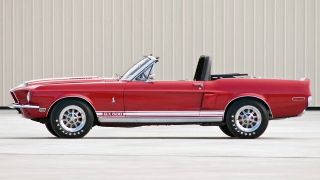 1968 - Shelby GT500 - A novidade era o Shelby conversível. No decorrer do ano, o V8 de 7.0 litros das viaturas policiais da Ford deu lugar ao Cobra Jet de estimados 410 cv (0 a 96 km/h em 5,4 segundos) 1968 - Shelby GT500 - A novidade era o Shelby conversível. No decorrer do ano, o V8 de 7.0 litros das viaturas policiais da Ford deu lugar ao Cobra Jet de estimados 410 cv (0 a 96 km/h em 5,4 segundos)