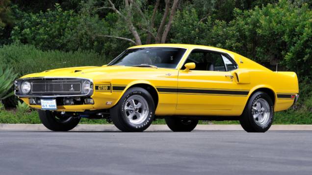 1969 - Shelby GT500 - Com frente distinta dos demais Mustang, com a borda da grade fazendo as vezes de para-choque, a fornada de 1969 deixou uma sobra de 600 unidades para o ano-modelo 1970 1969 - Shelby GT500 - Com frente distinta dos demais Mustang, com a borda da grade fazendo as vezes de para-choque, a fornada de 1969 deixou uma sobra de 600 unidades para o ano-modelo 1970