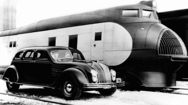1934 - Apresentado em janeiro, em Nova York, o Chrysler Airflow foi o primeiro streamline e o que mais inspirou seguidores. A ousadia gerou burburinho, mas não vendas e ele saiu de linha em 1937