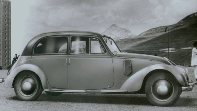 1935 - O 1500 foi a primeira aposta da Fiat no estilo streamline. Seus faróis semi-embutidos nos paralamas lembravam os dos Pierce-Arrow americanos
