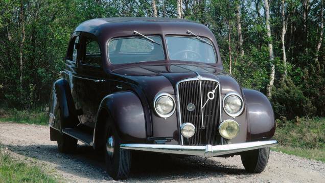 1935 - Apelidado de Carioca, uma dança da época, o Volvo PV36 usava um 6-cilindros de 80 cv e já tinha fama de seguro, mais tarde estendida à marca. Caro, teve 501 unidades produzidas até 1938