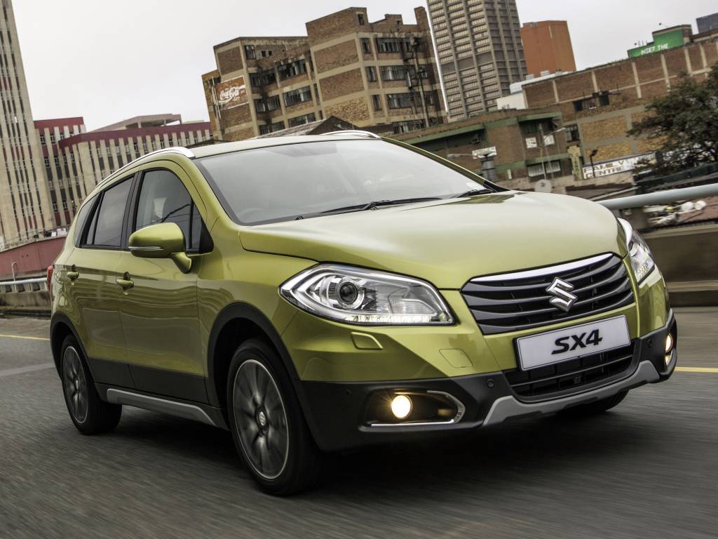 <strong>Suzuki S-Cross</strong> &ndash; Apresentado no Brasil em 2014, <a href="https://quatrorodas.abril.com.br/materia/suzuki-s-cross-chega-r-74-900-858040/" rel="o S-Cross foi lan&ccedil;ado oficialmente apenas este ano" target="_blank">o S-Cross foi lan&ccedil;ado oficialmente apenas este ano</a>. Sempre com motoriza&ccedil;&atilde;o 1.6 de 120 cv, o utilit&aacute;rio tem op&ccedil;&atilde;o de tra&ccedil;&atilde;o 4x4 em suas vers&otilde;es mais caras.&nbsp;