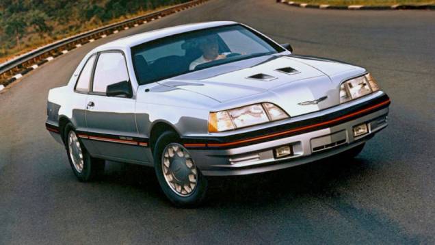 1987 - As linhas ficaram mais fluídas e a grade foi eliminada. O Turbo Coupe usava um motor de 2.3 litros de 190 cv com intercooler, produzido na fábrica da Ford em Taubaté (SP) 1987 - As linhas ficaram mais fluídas e a grade foi eliminada. O Turbo Coupe usava um motor de 2.3 litros de 190 cv com intercooler, produzido na fábrica da Ford em Taubaté (SP)