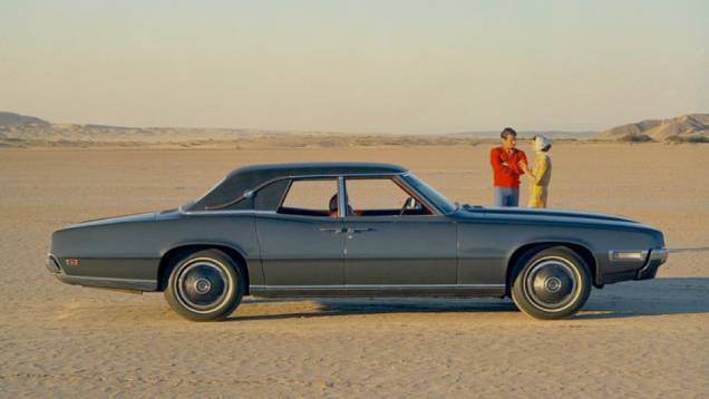 1967 - O Ford passou a dividir plataforma com o com o Lincoln Mark. Como se já não bastasse a descaracterização de 1958, ele perdeu a versão conversível, mas ganhou uma de quatro portas 1967 - O Ford passou a dividir plataforma com o com o Lincoln Mark. Como se já não bastasse a descaracterização de 1958, ele perdeu a versão conversível, mas ganhou uma de quatro portas