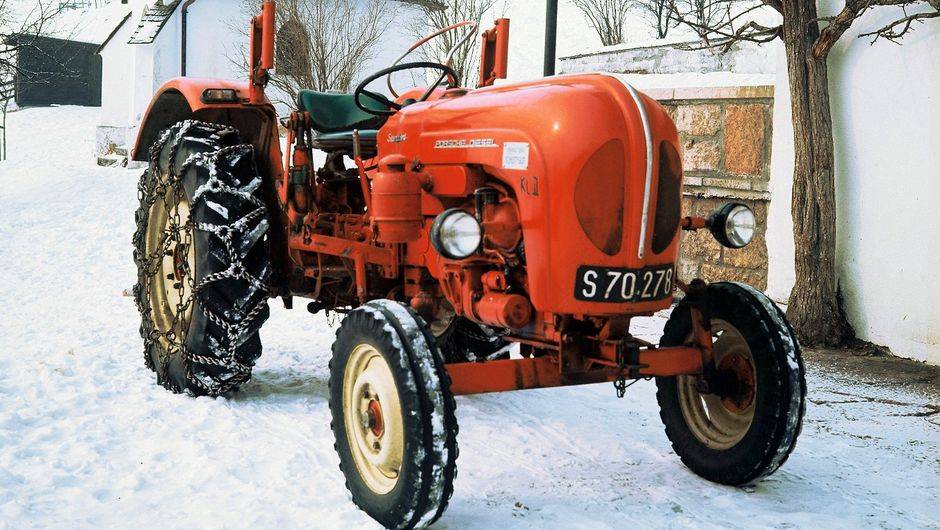 TRATOR - Produzido de 1959 a 1963, o curioso Schlepper Standard 218 era nada menos que um trator feito sob licen&ccedil;a pela marca alem&atilde; de carros esportivos. Com motor de dois cilindros e 1.6 litro produzia eletrizantes... 25 cv.
