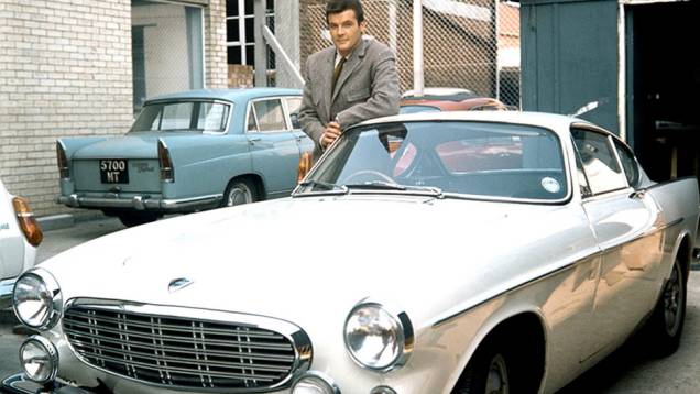 O Santo (1962-1969) - Antes de ser James Bond, Roger Moore protagonizou essa série inglesa em que agia como um Robin Hood moderno, ajudava a prender criminosos ricos e fugia a bordo de um Volvo P1800.